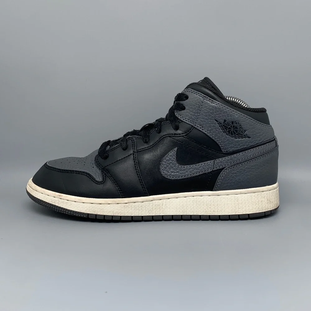 Jordan 1 Mid‎ Black Grey Shoes 554725-041 Yth Sz 7Y Women's Sz 8.5